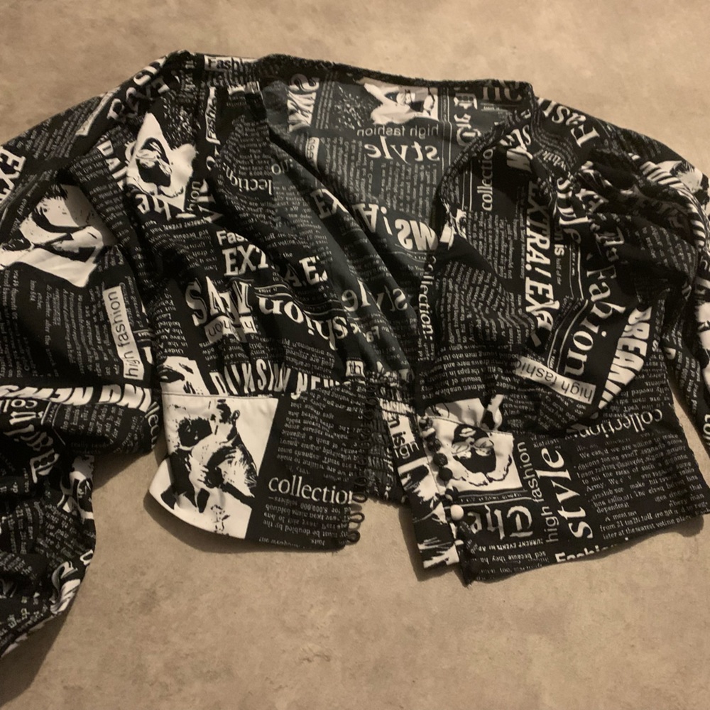 Black puffer cropped shirt